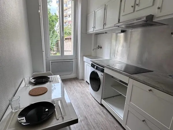 Appartement F1 traversant secteur Artem Charlemagne Thermal