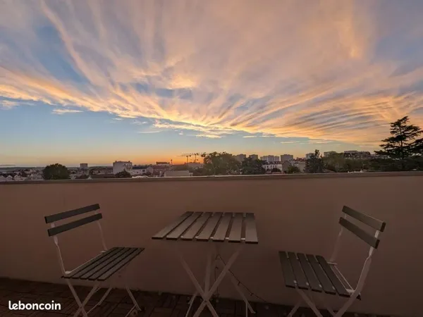 Appartement lumineux, avec grand balcon et vue dégagée