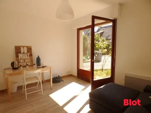A LOUER RENNES - Rue de la Bellangerais - STUDIO MEUBLÉ - 17.78m²