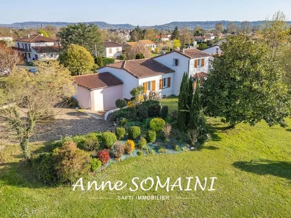 Maison familiale avec dépendance, sous-sol et terrain clos