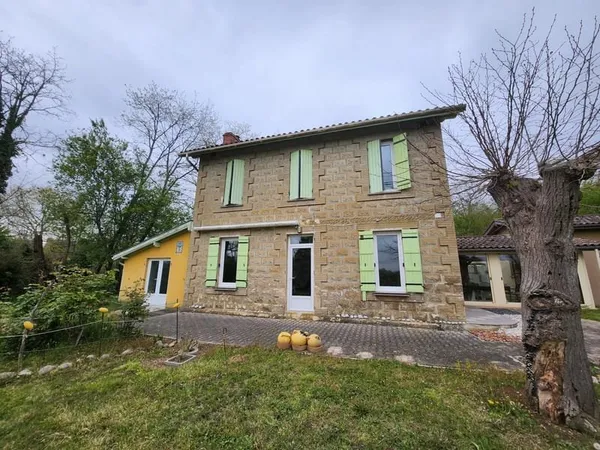 Grande maison sur magnifique terrain boisé