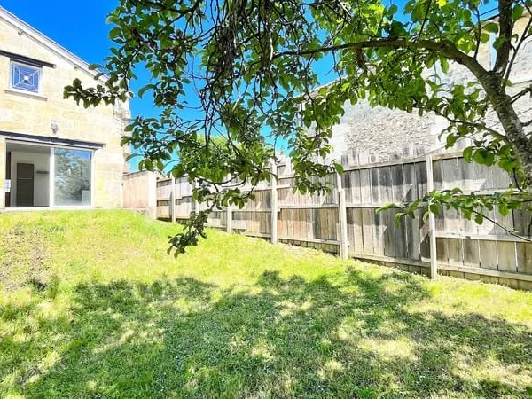A LOUER MAISON DE TYPE 4 AVEC JARDIN - SECTEUR SAINT CIERS DE CANESSE