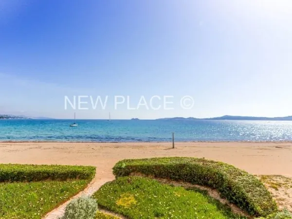 RARE - Appartement 4 pièces sur plage avec vue mer et Saint-Tropez