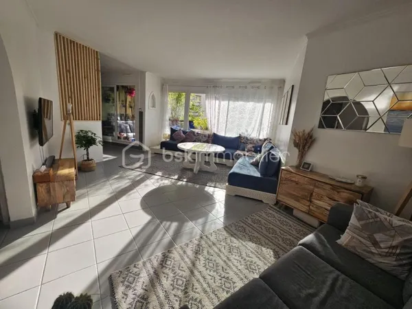 Appartement 4 pièces 87 M² à deux pas du Métro ligne11