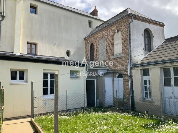 Appartement T4 rez-de-chaussée à rénover,jardin