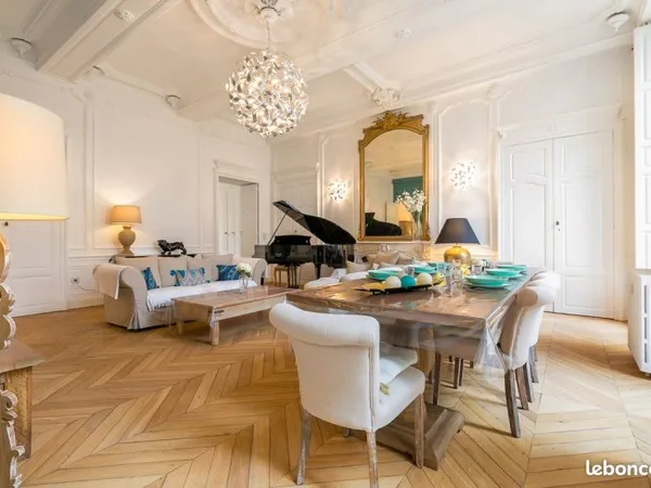 Appartement de prestige / Ancien Palais en coeur de ville / Hotel Particulier classé MHF/ Parking pr