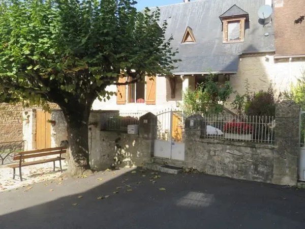 Maison de village, en pierres et rénovée avec grange / secte