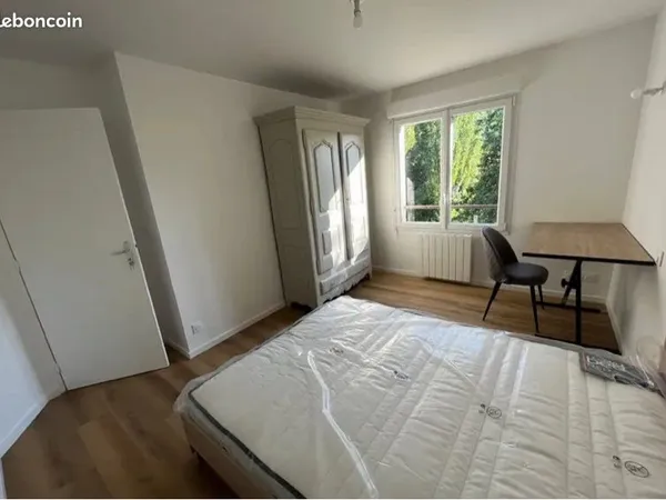 Loue chambre dans appartement en colocation