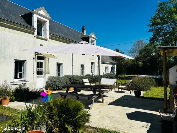 Longère avec jardin et piscine
