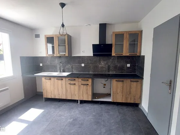 Maison 90 m² + garage sur 1100 m² de terrain 775 euros