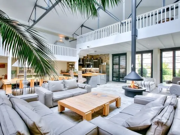 Maison 5 pièces 320 m²