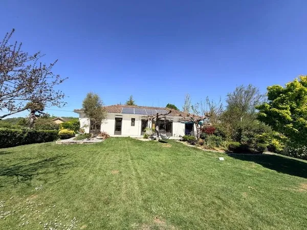 Maison familialle avec bureau, suite indépendante et jardin d'exception