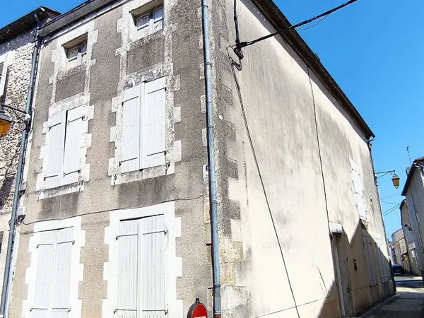MAISON DE VILLE 138m² - CENTRE MONTBRON
