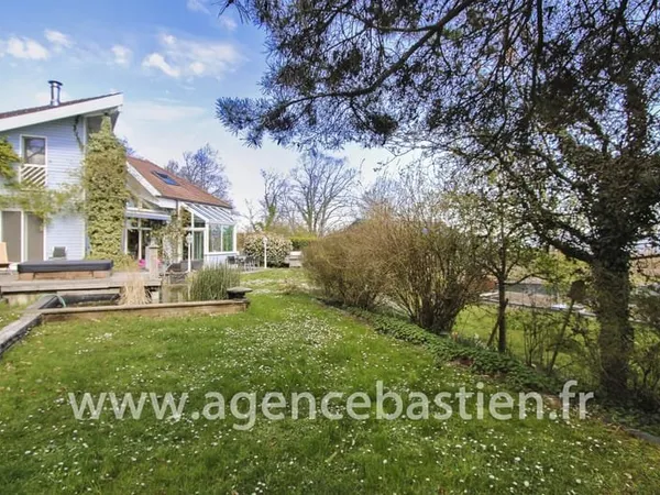Maison meublée de caractère - Echenevex