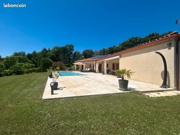 Villa de plain-pied, 7 pièces de 220 m²