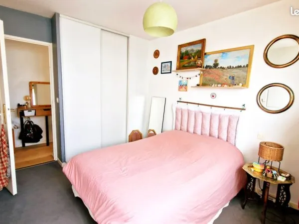 T2 48m2 Lille côté grand palais+parking+balcon+cave