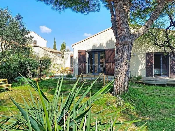 *** Maison atypique, lumineuse et pleine de charme - Environnement calme et recherché***