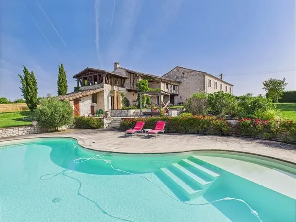 Ancienne Maison de Vigneron Rénovée avec Goût, Gîte et Piscine au Coeur de la Campagne Tarnaise