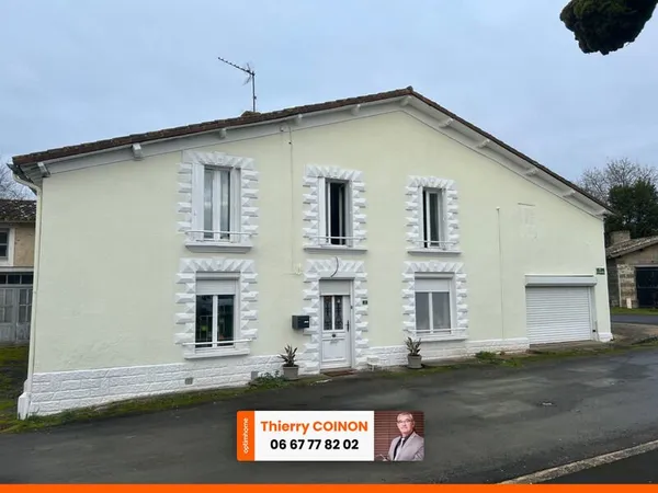 JOLIE MAISON DE VILLAGE ENTIÈREMENT RÉNOVÉE EN 2024, 3 CHAMBRES, JARDIN 700 M² à 50 m. LIBRE JUILLET