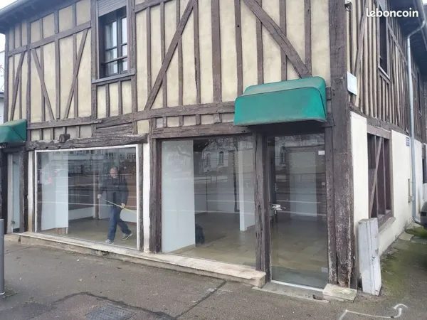 Local commercial à louer / Limite bouchon troyen