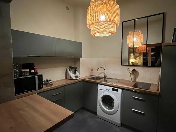 Très joli appartement 1 pièce de 57 M2 dans le vieil Angouleme