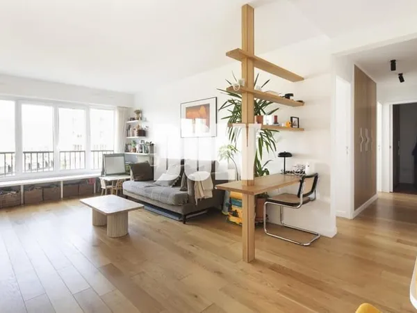 DOLY - APPARTEMENT 3 PIÈCES - RUE VAUVENARGUES 75018