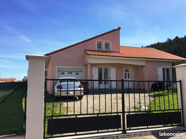 Grande villa récente avec garage avec jardin clos et arboré