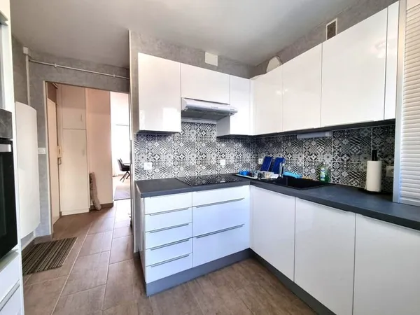 Appartement T3 refait avec cave et parking