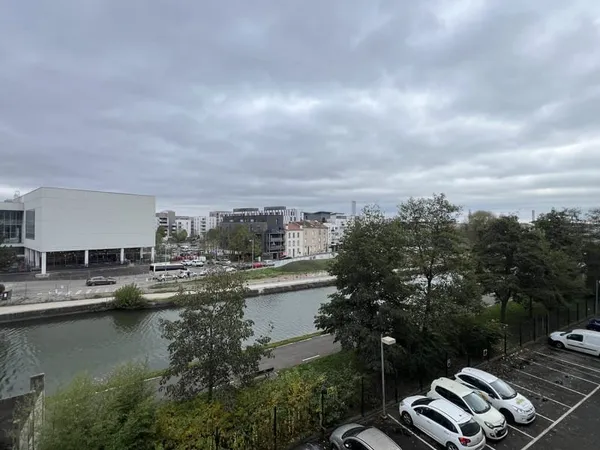 NANCY CENTRE / QUARTIER PORT SAINT-CATHERINE : GRAND T1 AVEC