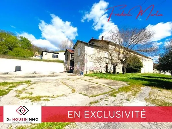 En exclusivité dans le triangle, Uzès, Nîmes, Alès, cave coopérative de 1300 m² sur un terrain de 71