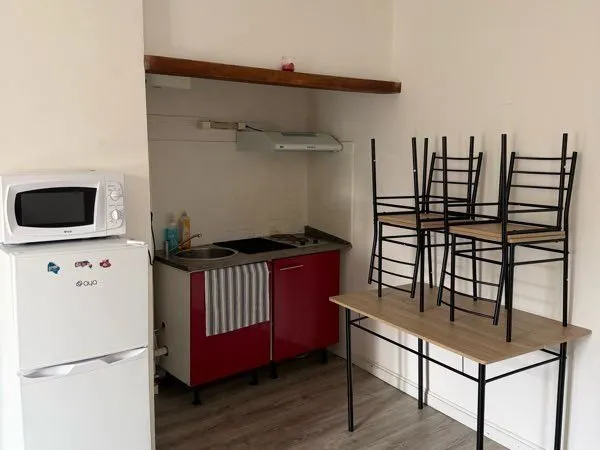 Studio meublé lumineux - 2ème étage - Pamiers centre - 450 CC