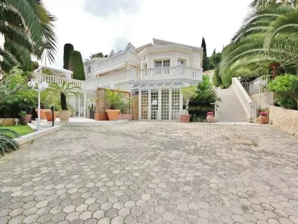Maison 6 pièces 350 m²