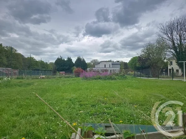 Terrain 600 m²