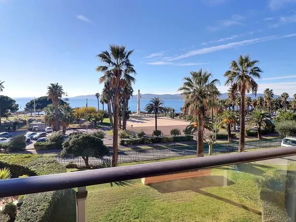 A VENDRE Superbe appartement en front de mer à SAINT RAPHAEL