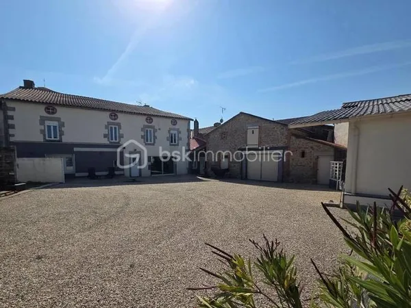 Maison 10 pièces 254 m²