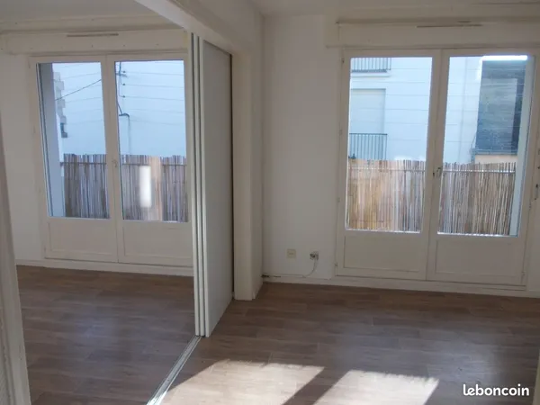 Lorient, Grand T2 51 m2 + balcon 140000