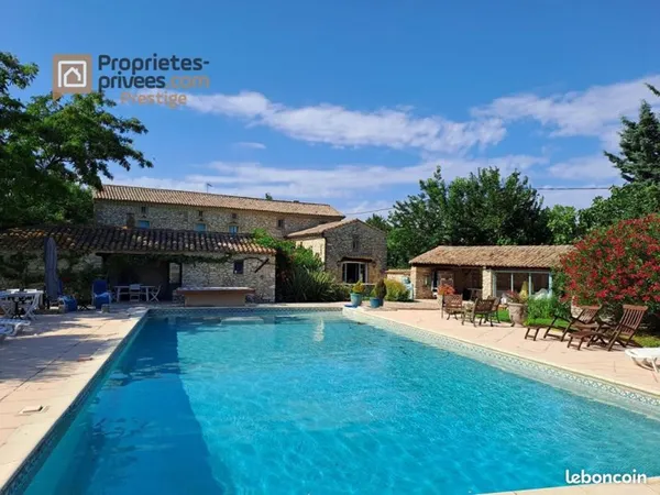 Maison 9 pièces 331 m²