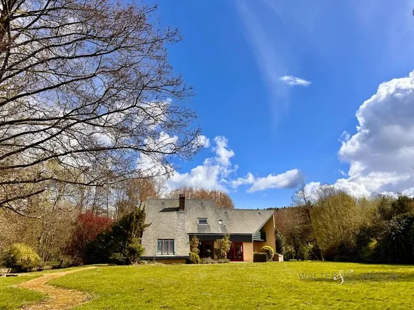 LYONS-LA-FORET/PERRUEL (Normandie, Eure) MAISON D'ARCHITECTE 190m2, TERRAIN avec VERGER/TENNIS 5777m