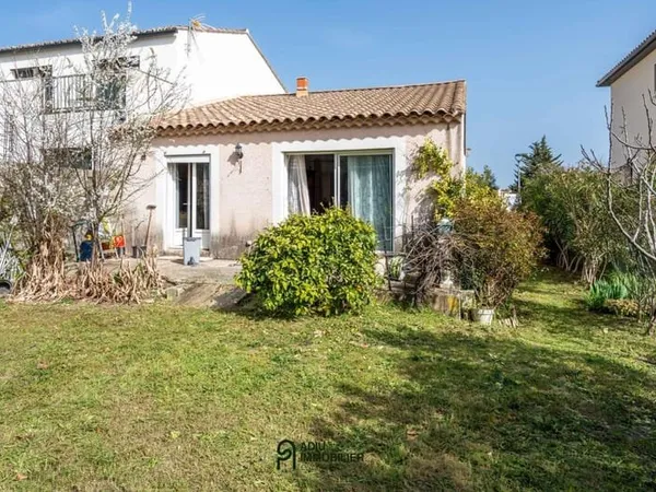 Maison de plain-pied 3 chambres à 5 min à pied de la Place aux Herbes - Uzès