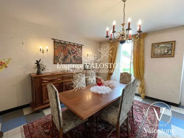 Maison 11 pièces 300 m²