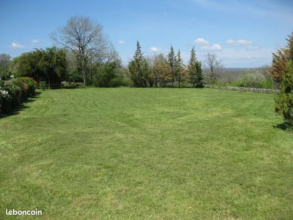 Beau terrain constructible avec CU et compteur d'eau