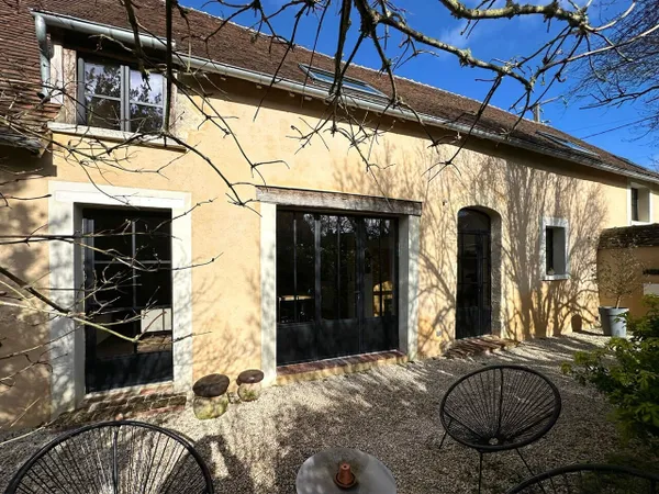 A 10 mn de Belleme , en hameau, maison percheronne entièreme