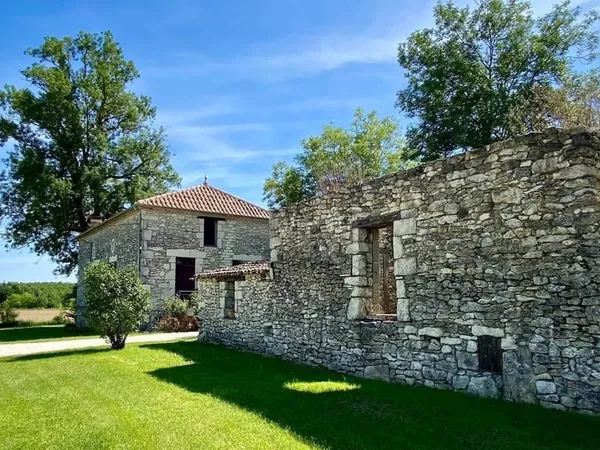 Superbe propriété avec 2 maisons, piscine, dépendances et vue magnifique