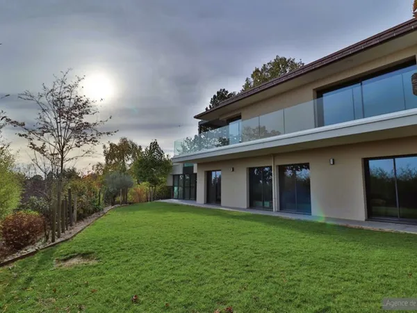 Maison Verrieres Le Buisson 10 pièce(s)