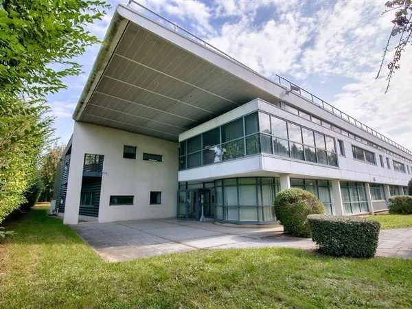 Local d'activité 3384 m²