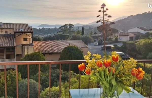 Vue mer panoramique T2/T3 rénové La Croix Valmer proche centre village