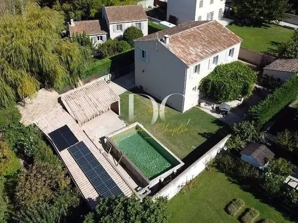 Maison familiale 182 m² avec piscine et 4 chambres, terrain 815