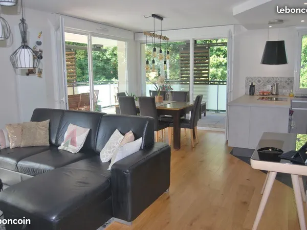 T4 récent 84m2 - sans vis à vis - terrasse, dans un écrin de verdure et à 2 pas du centre