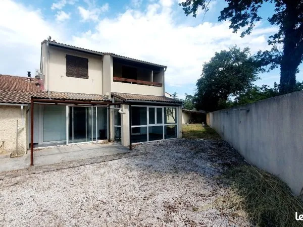 Maison familiale 5 pièces avec jardin