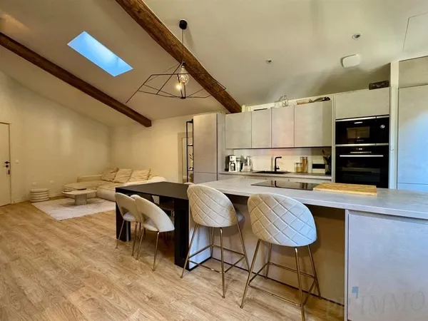 Rare À Fréjus Appartement 3 pièces de 98 m2 dans immeuble en pierre chargé d'histoire